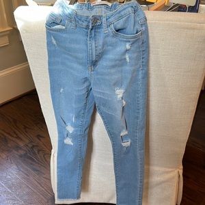 Girls Levi’s skinny with holes!